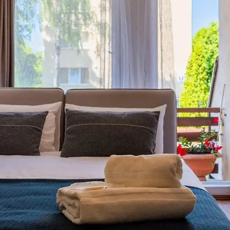 Prie Fontano מלון